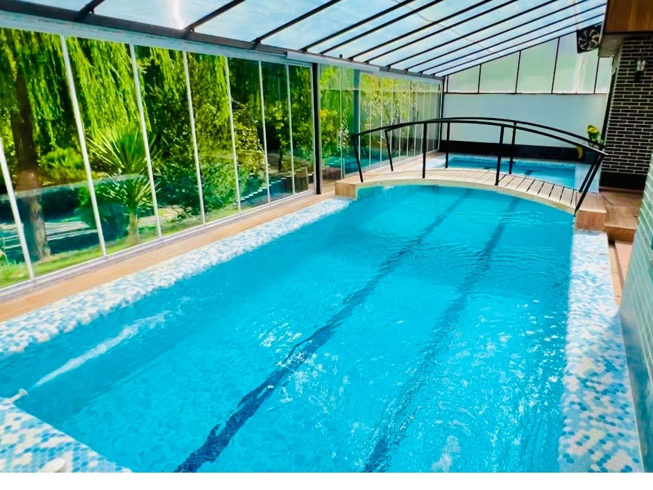 استخر ۱۲ متر طول