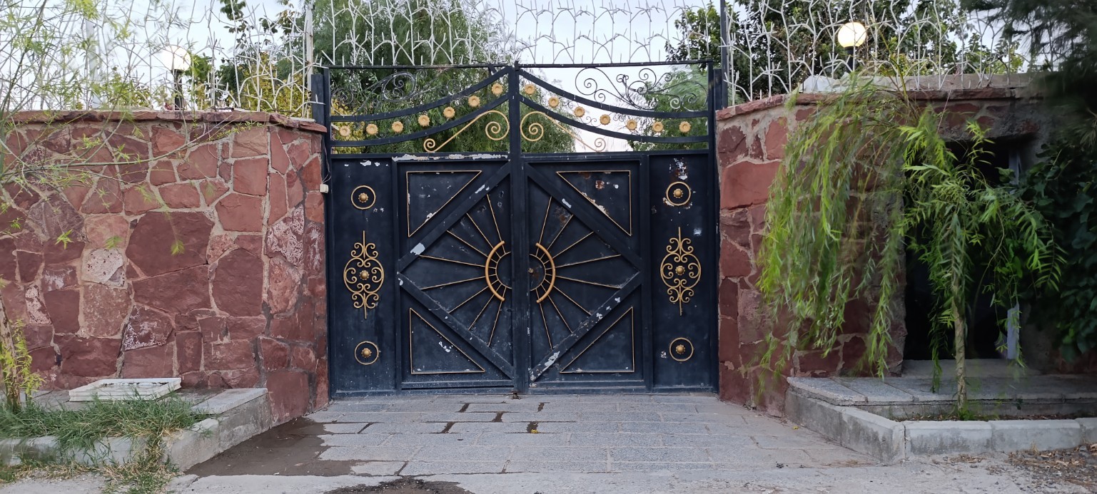 ورودی اقامتگاه ورودی اقامتگاه