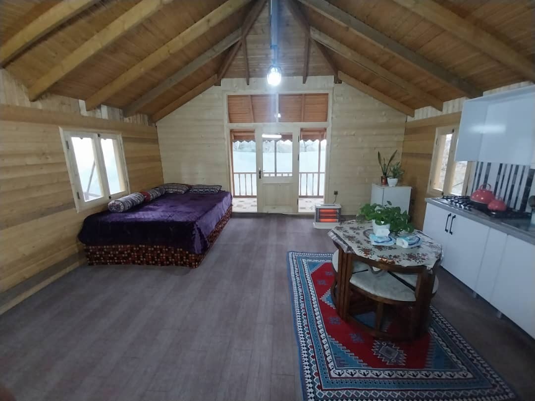 اتاق پذیرایی و آشپزخانه