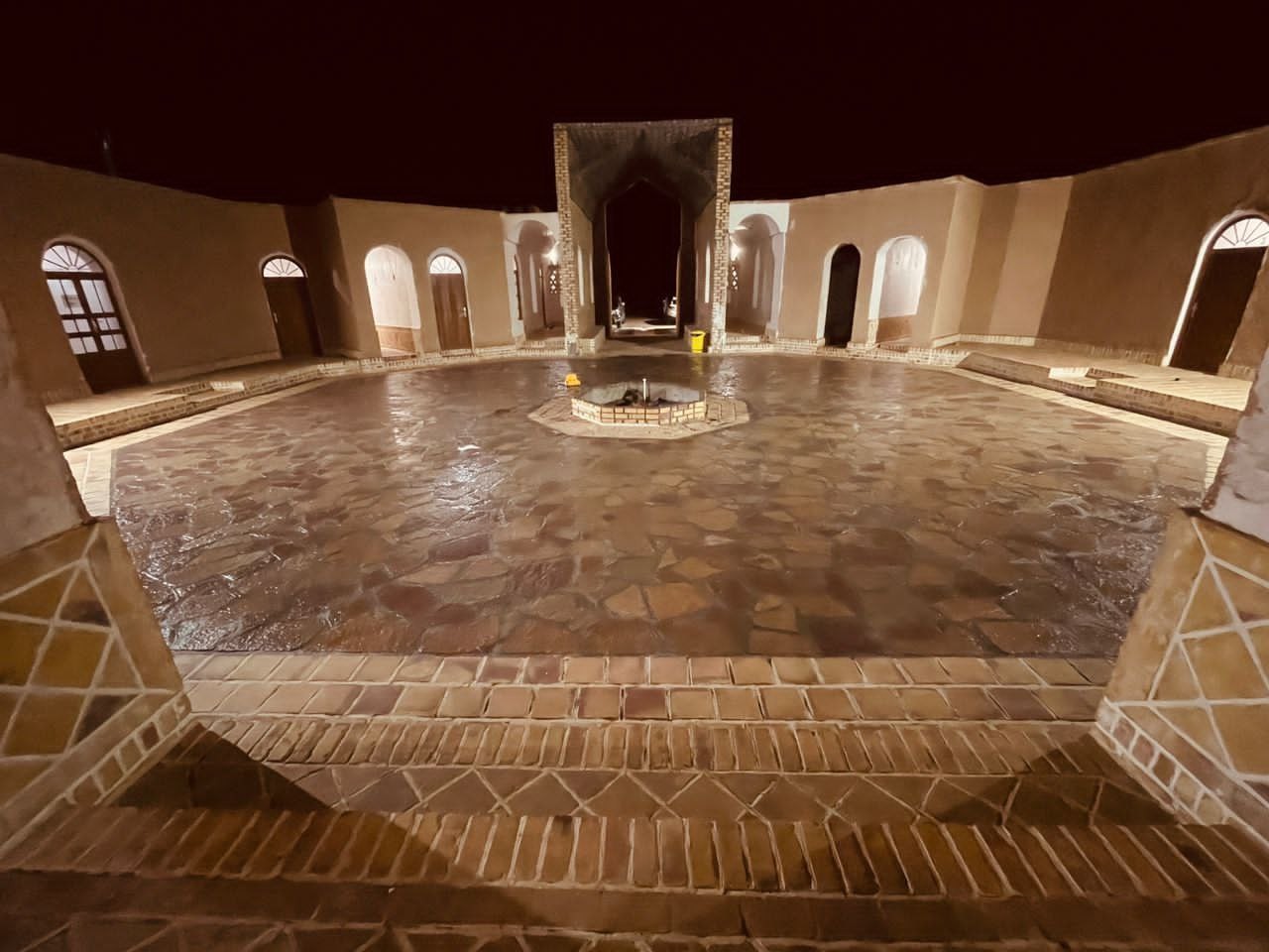 حیاط