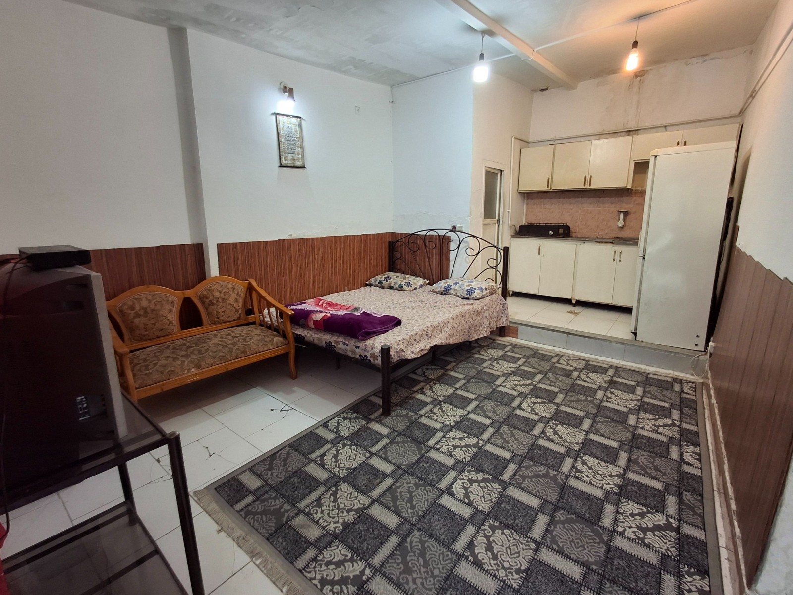 اتاق پذیرایی و تخت