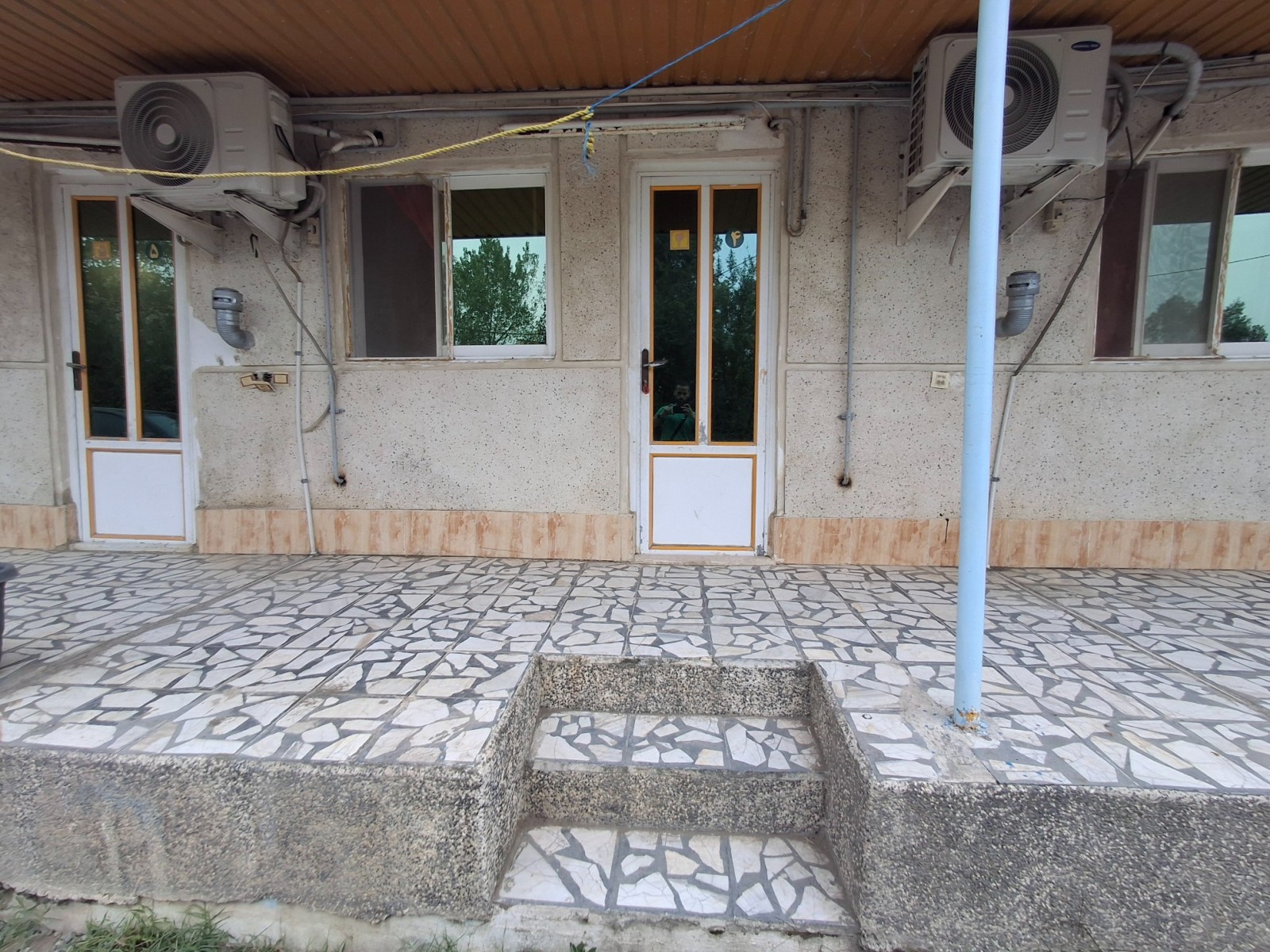 ورودی اقامتگاه ورودی اقامتگاه