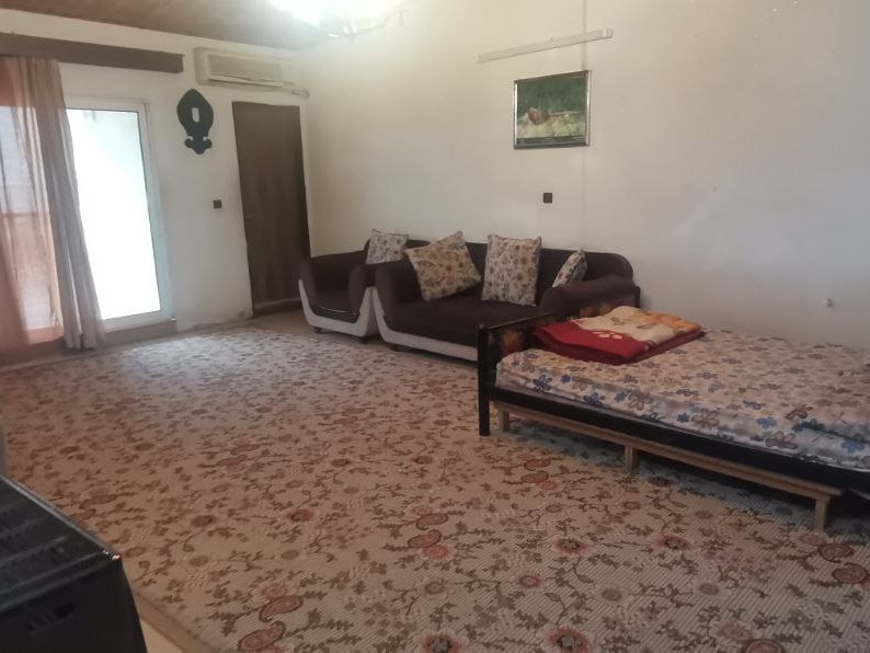 اتاق پذیرایی و تخت خواب