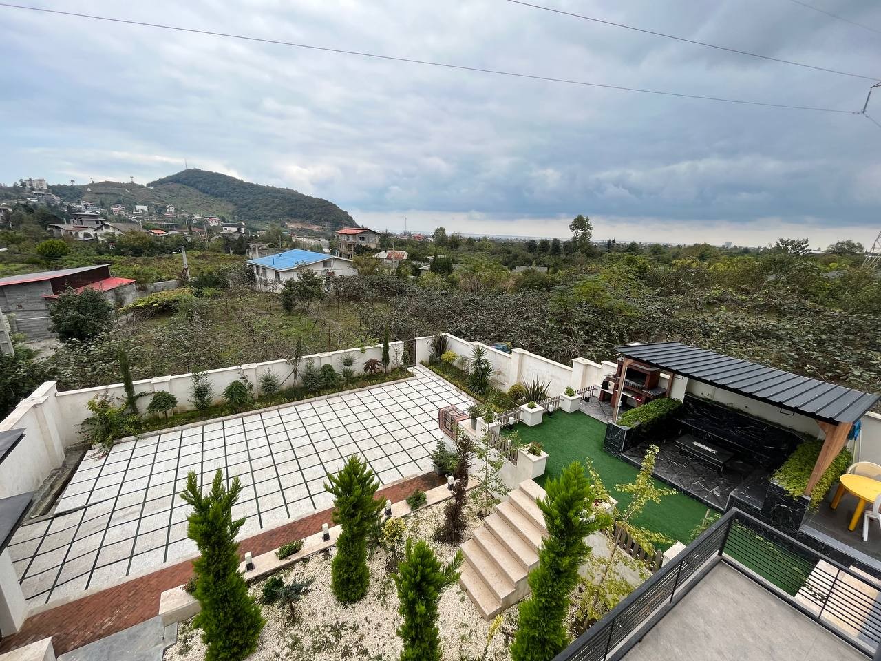 چشم انداز از طبقه ی اول چشم انداز از طبقه ی اول