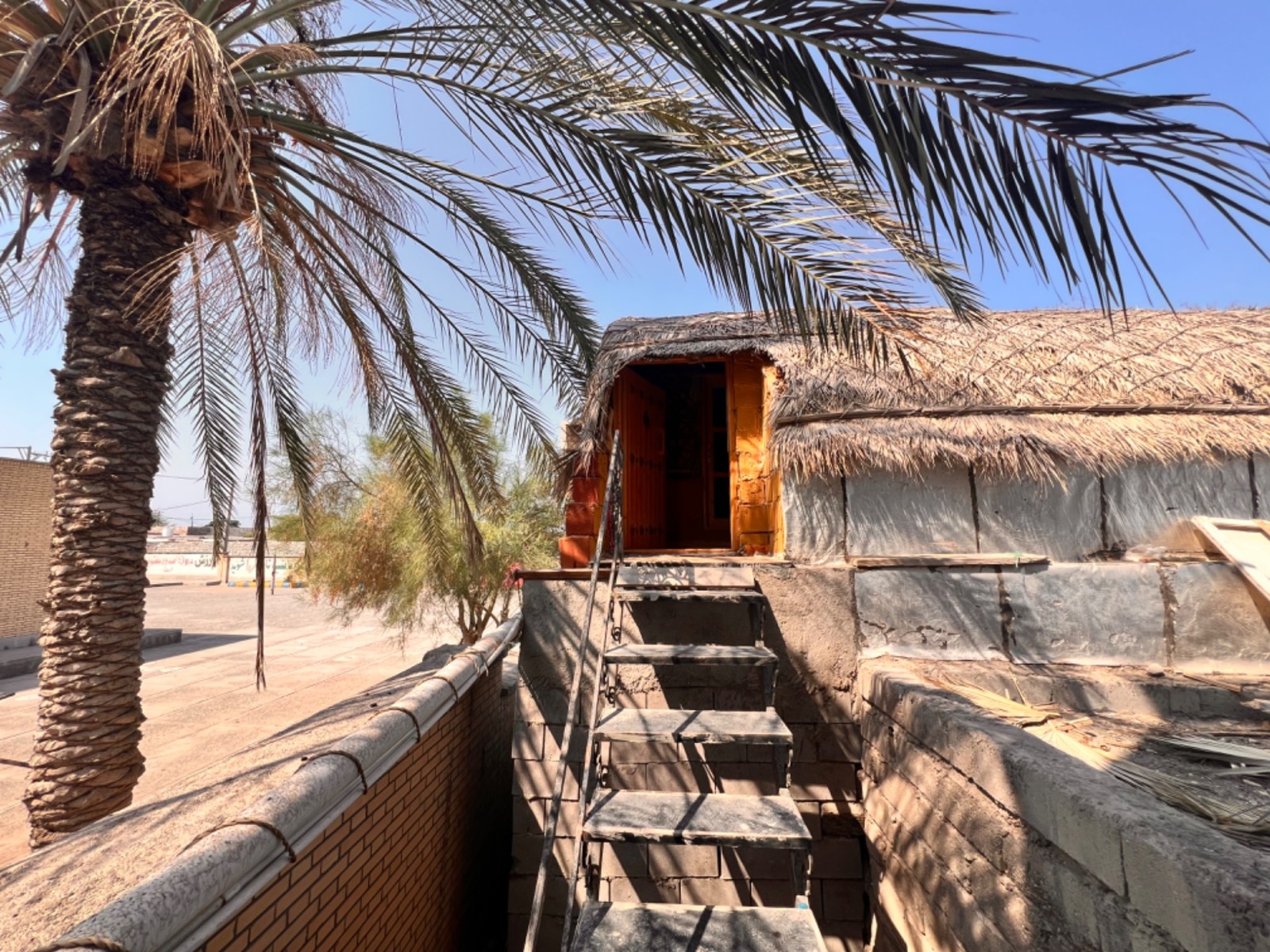 ورودی اقامتگاه ورودی اقامتگاه