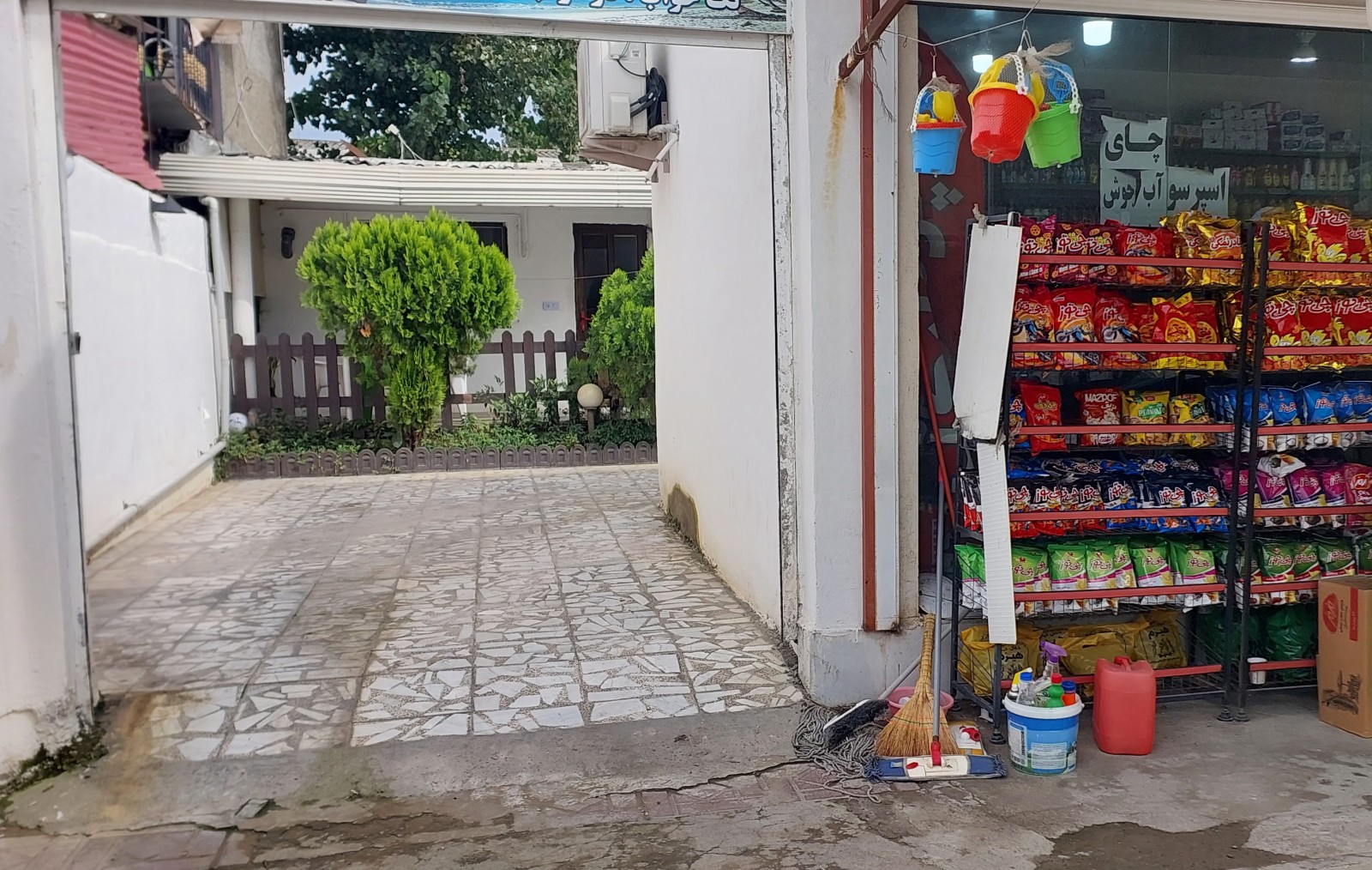 ورودی اقامتگاه ورودی اقامتگاه