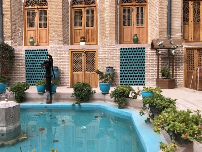 اقامتگاه سنتی نبوی "اتاق گل‌افشان"