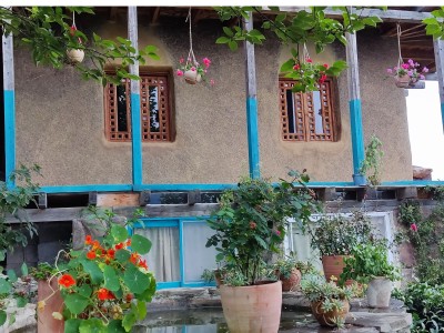 بوم گردی مه میان