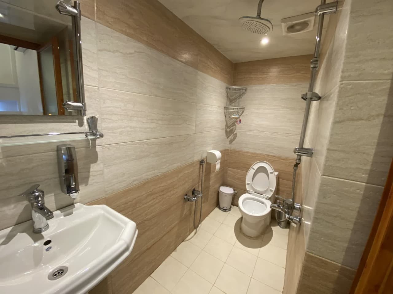 سرویس بهداشتی و حمام