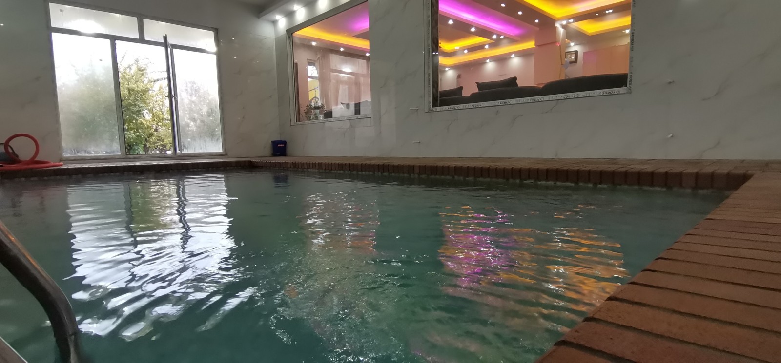 استخر استخر