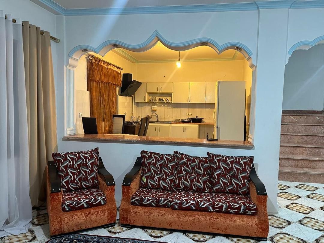 اتاق پذیرایی و آشپزخانه