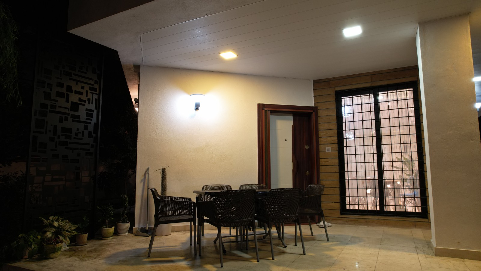 ورودی اقامتگاه ورودی اقامتگاه