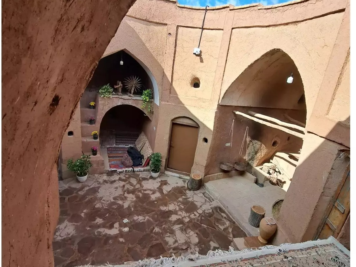 حیاط