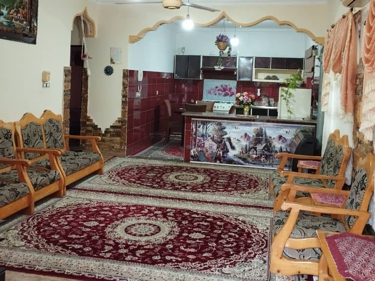 اتاق پذیرایی و آشپزخانه