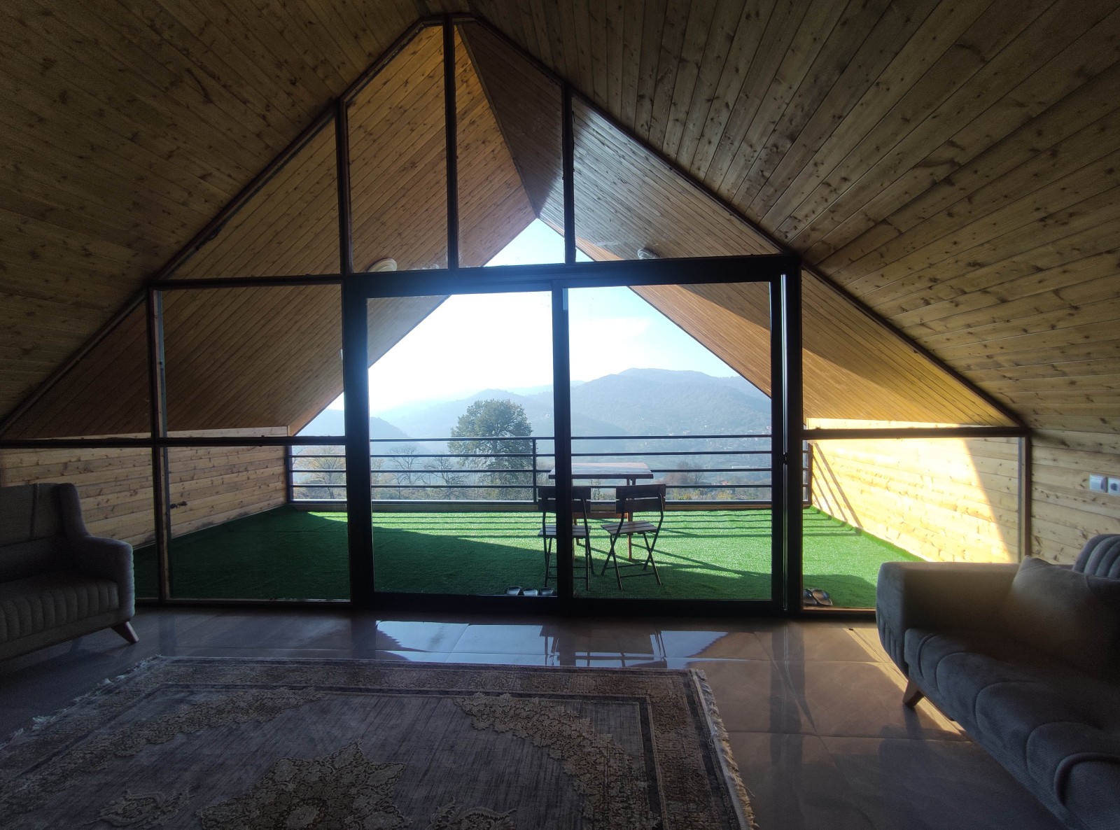 اتاق پذیرایی و مبل تخت شو طبقه دوم