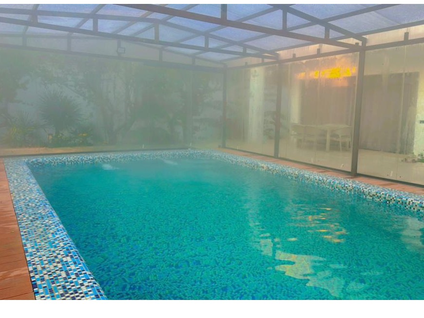 استخر سرپوشیده استخر سرپوشیده