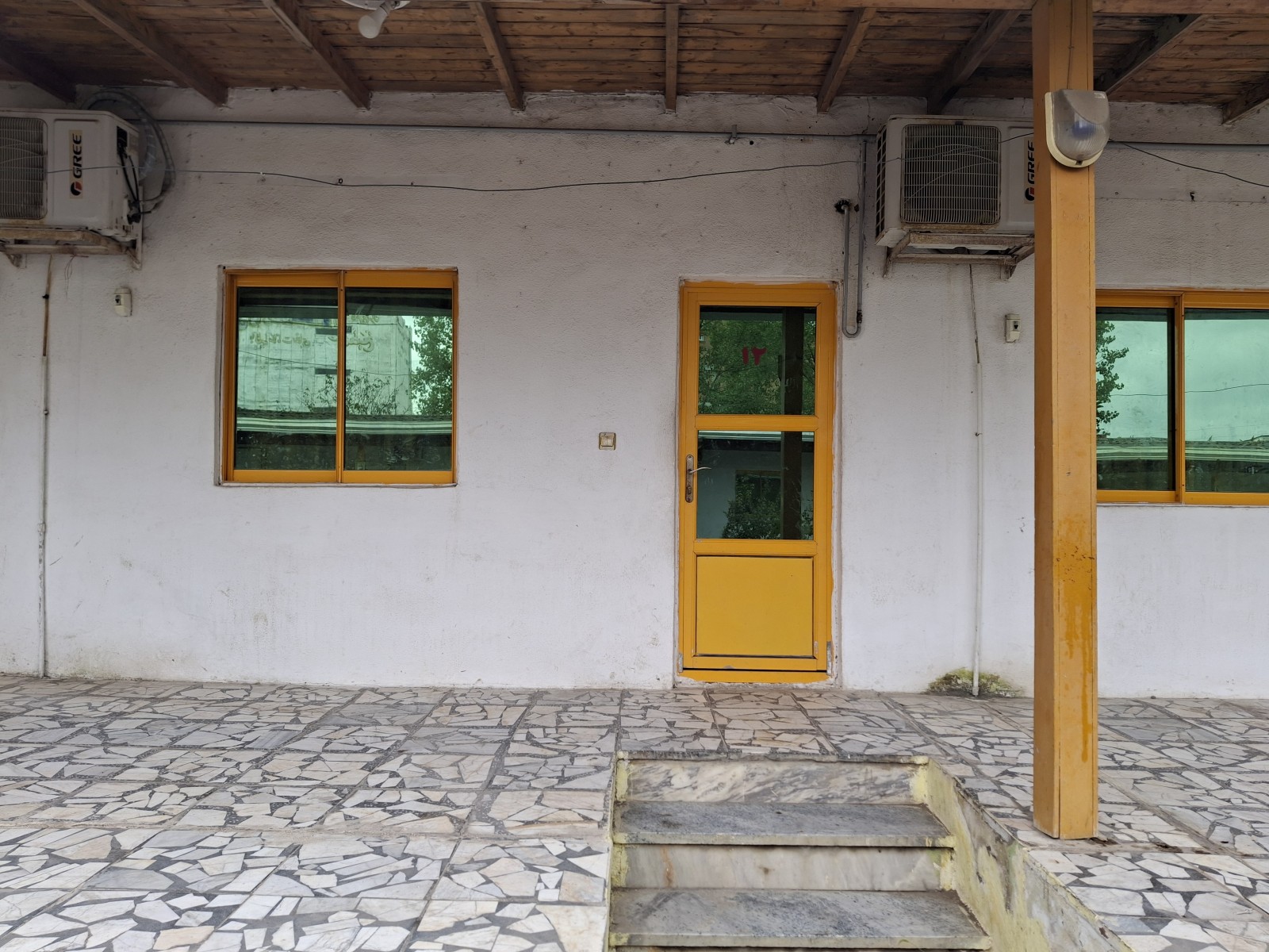 ورودی اقامتگاه ورودی اقامتگاه