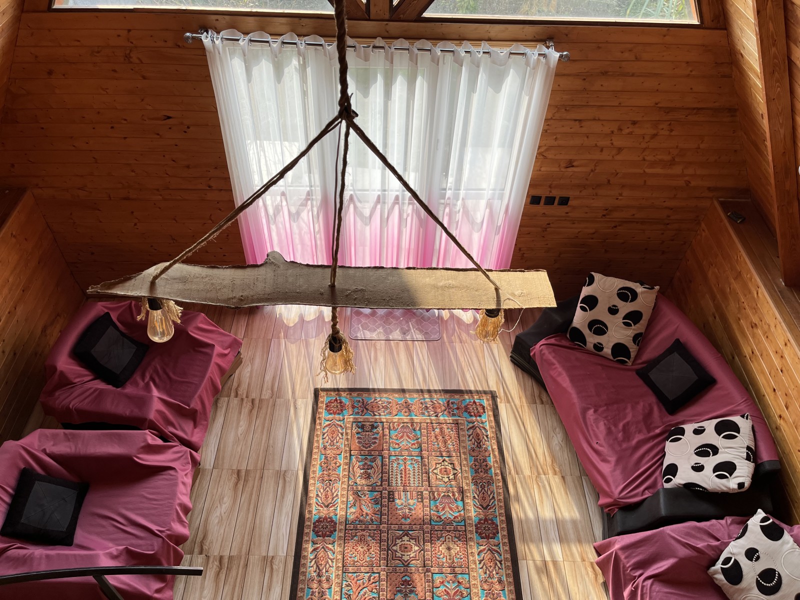 پذیرایی از نمای بالا( اتاق خواب) پذیرایی از نمای بالا( اتاق خواب)