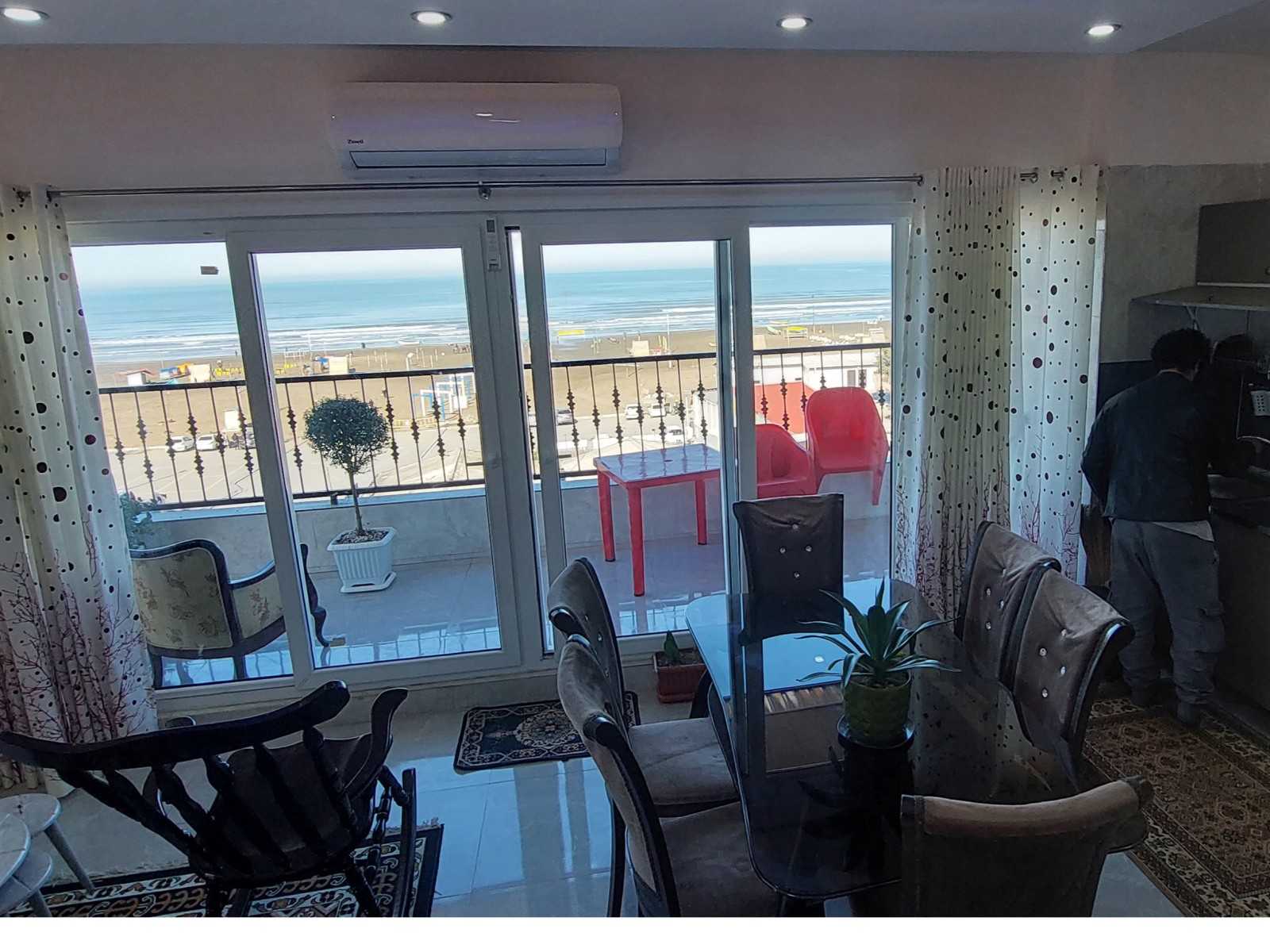 اتاق پذیرایی دید به دریا
