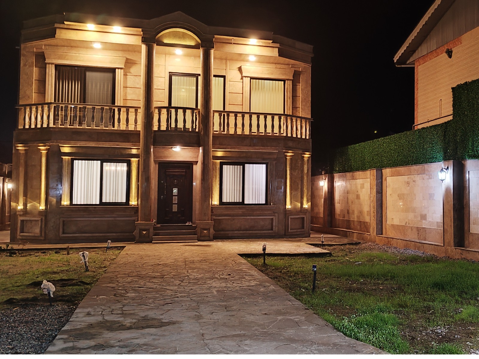 ورودی اقامتگاه ورودی اقامتگاه