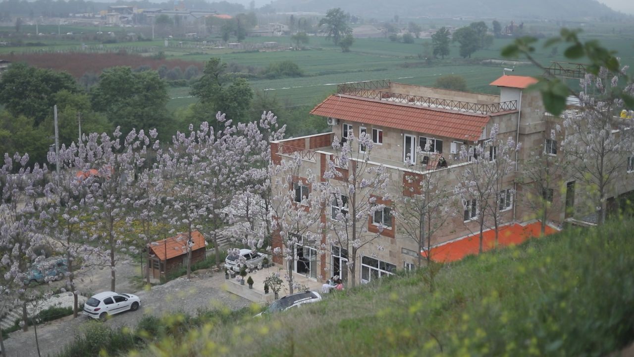 نمای بهاری هتل