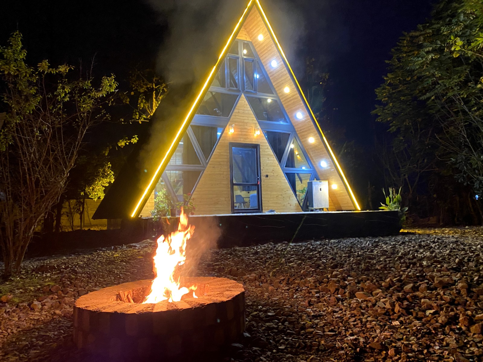 نمای اصلی کلبه نمای اصلی کلبه