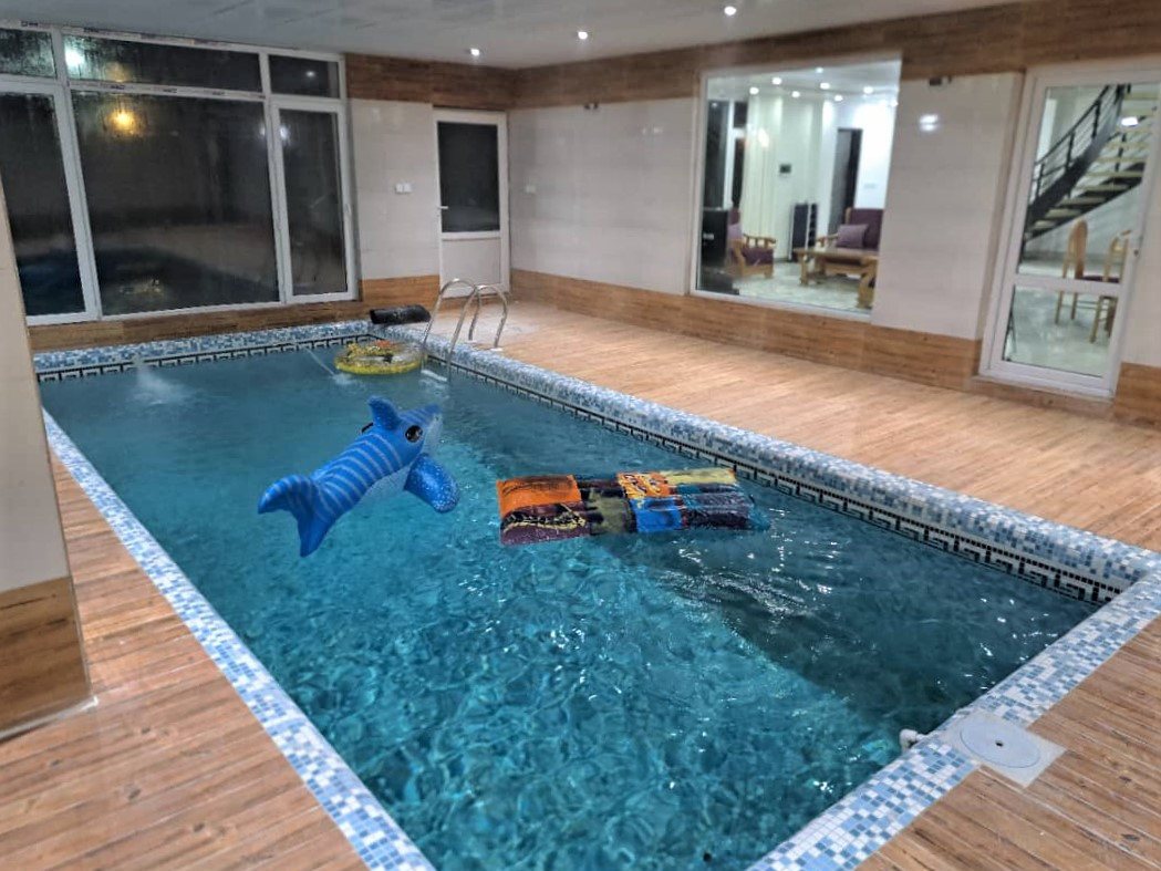 استخر طبقه همکف