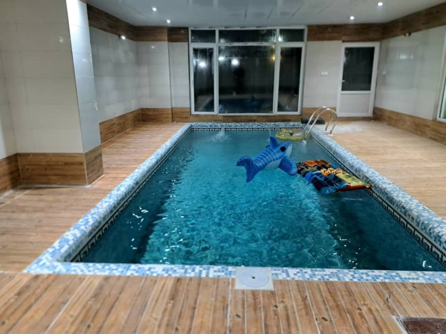 استخر طبقه همکف