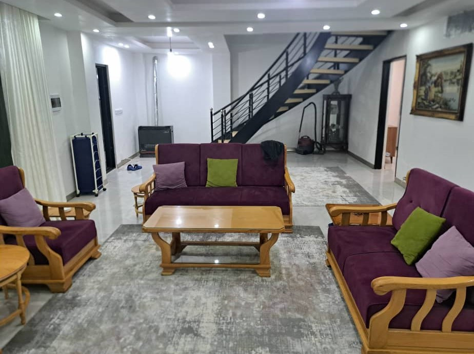 اتاق پذیرایی طبقه همکف