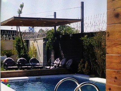 ویلای مدرن یک خوابه به همراه کُرسی 8 نفره