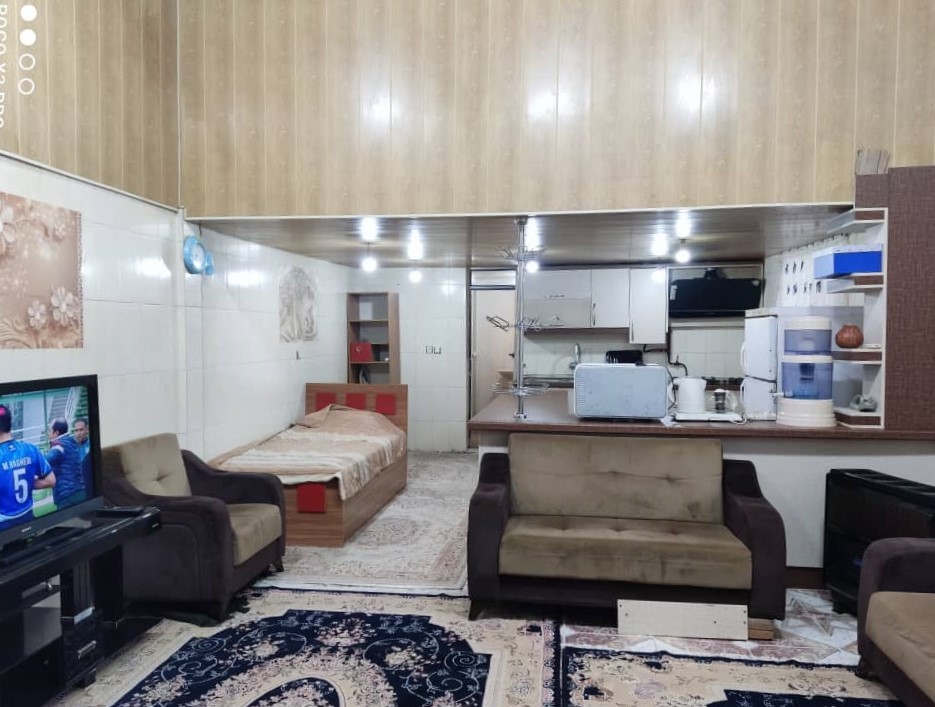 اتاق پذیرایی و آشپزخانه
