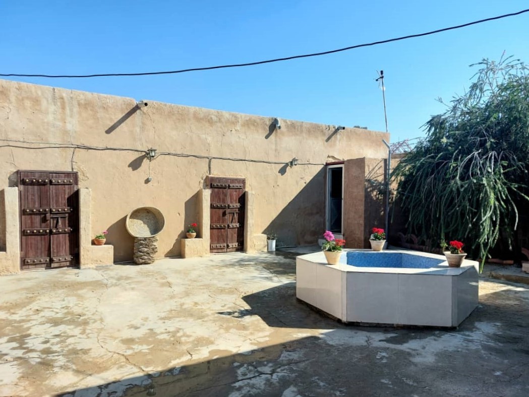نمای مجموعه و حیاط