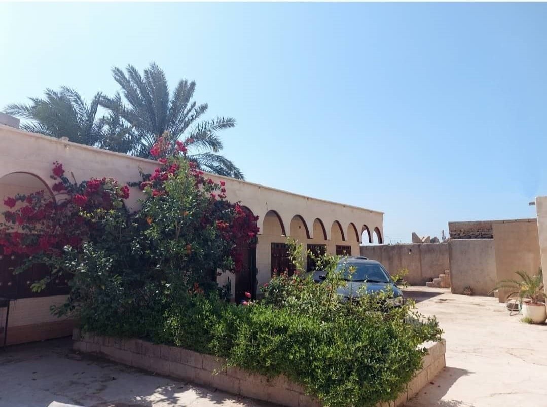 نمای مجموعه و حیاط