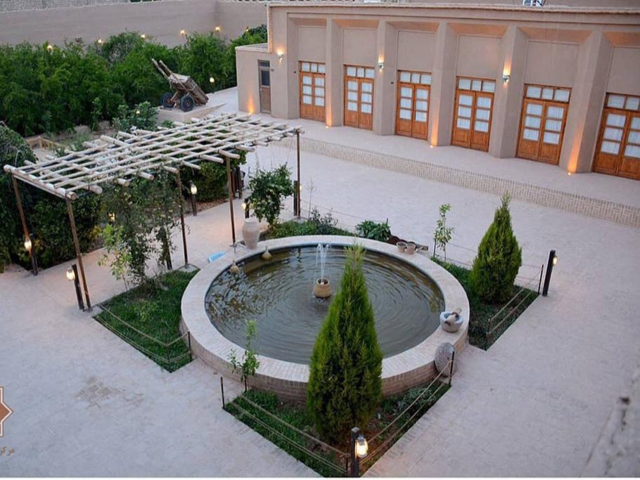 حیاط