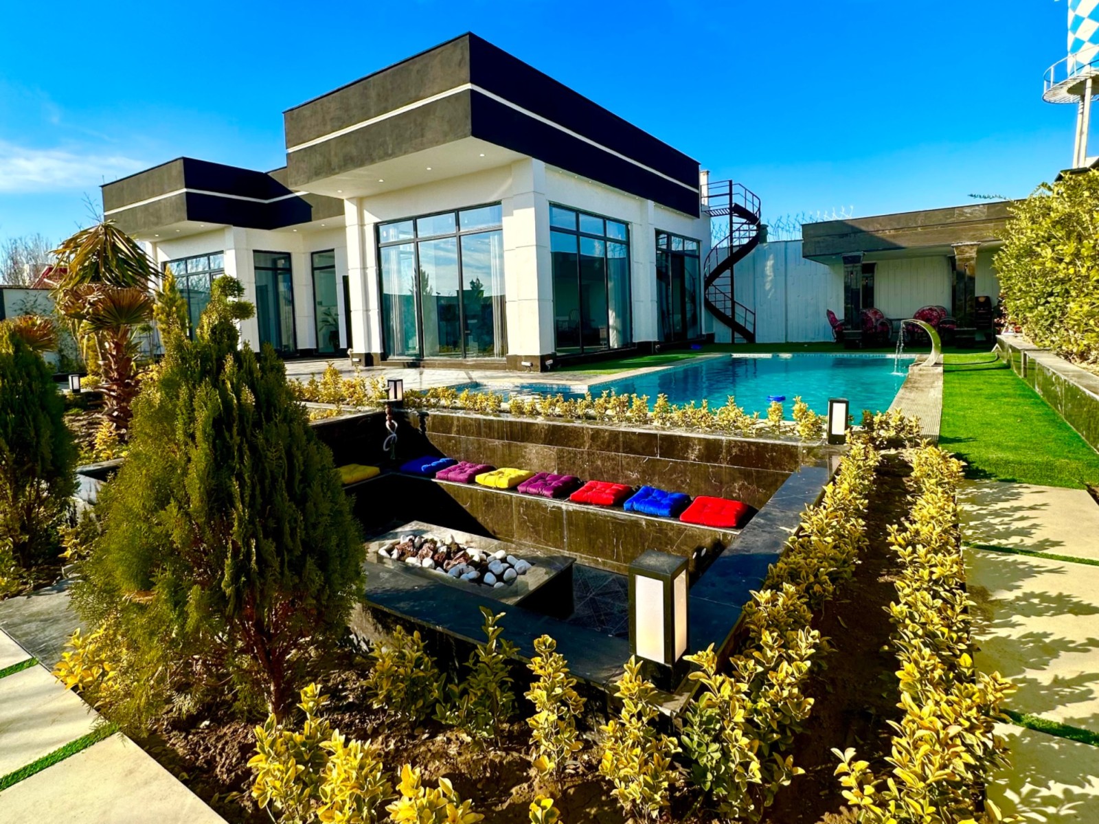 نمای بیرونی ساختمان نمای بیرونی ساختمان