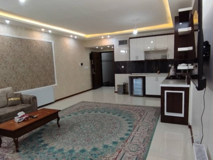 اتاق پذیرایی و آشپزخانه