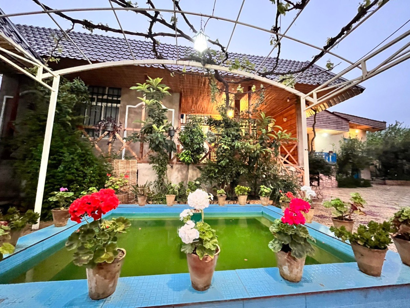 نمای بیرونی ساختمان