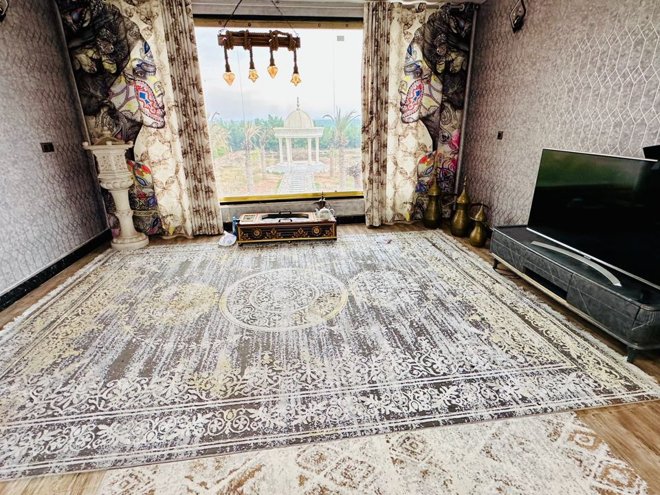 اتاق پذیرایی ( طبقه بالا )