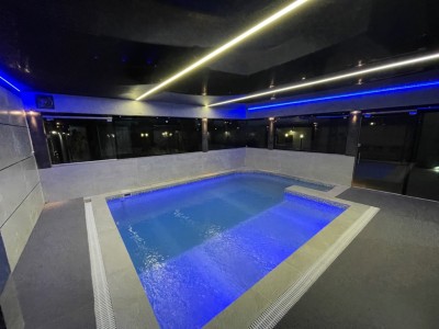 ویلای دو خوابه با استخر سرپوشیده آب گرم ویلای دو خوابه با استخر سرپوشیده آب گرم