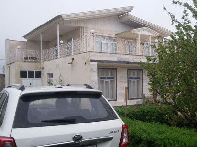 ویلای دوبلکس با حیاط باغ گلستان