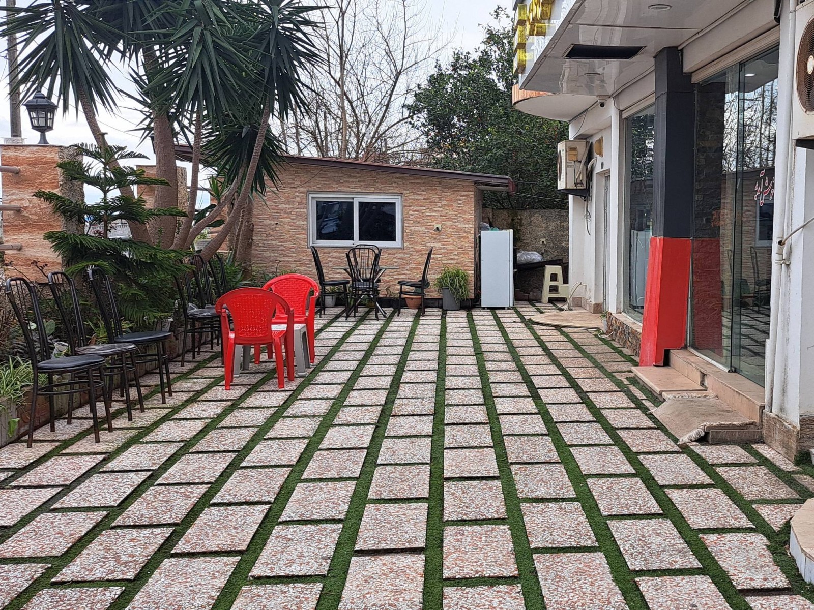 حیاط مجموعه