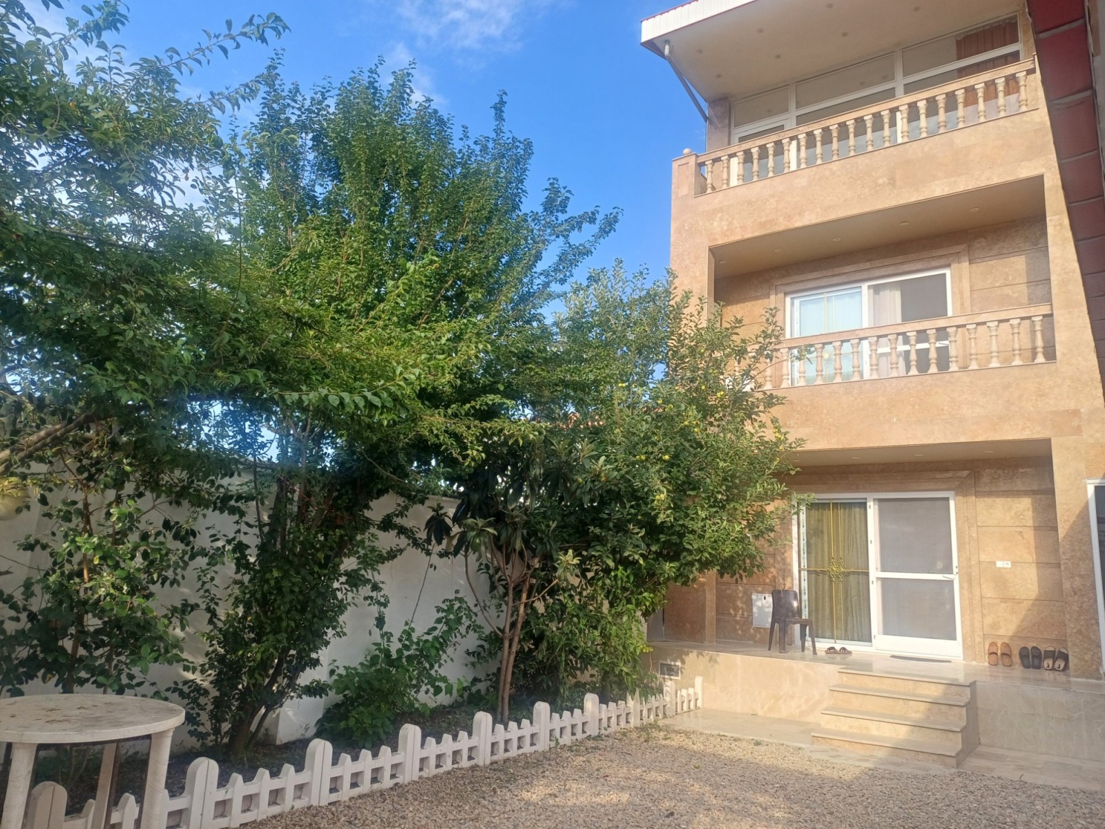 نمای بیرونی ساختمان
