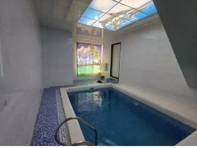 تریبلکس استخرسرپوشیده آب گرم نیایش