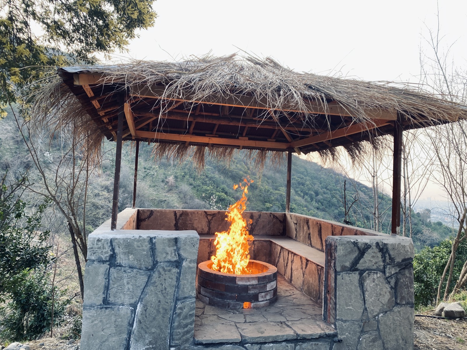 آلاچیق(آتشدان)