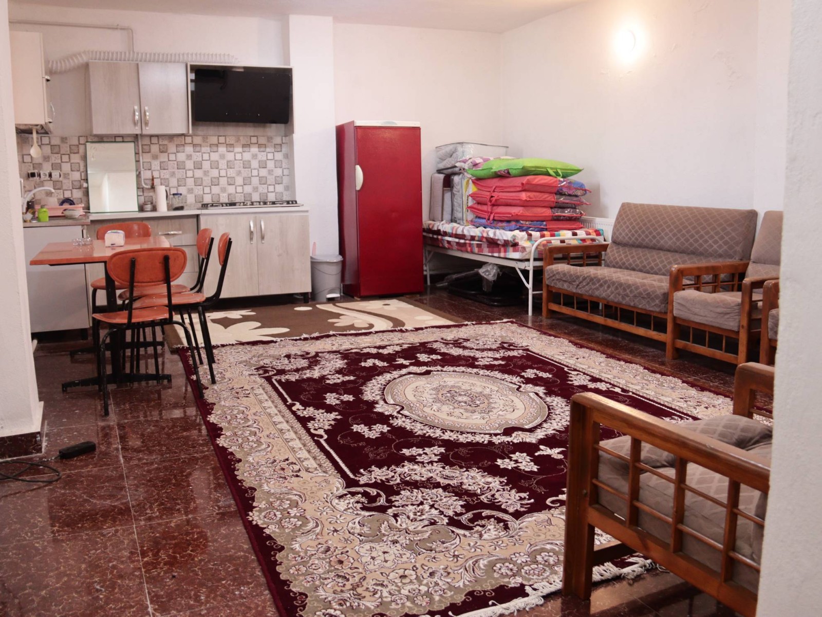 اتاق پذیرایی طبقه همکف
