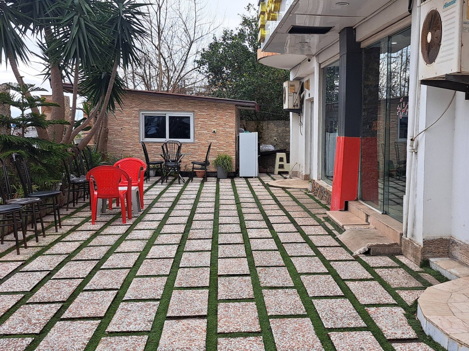 حیاط مجموعه