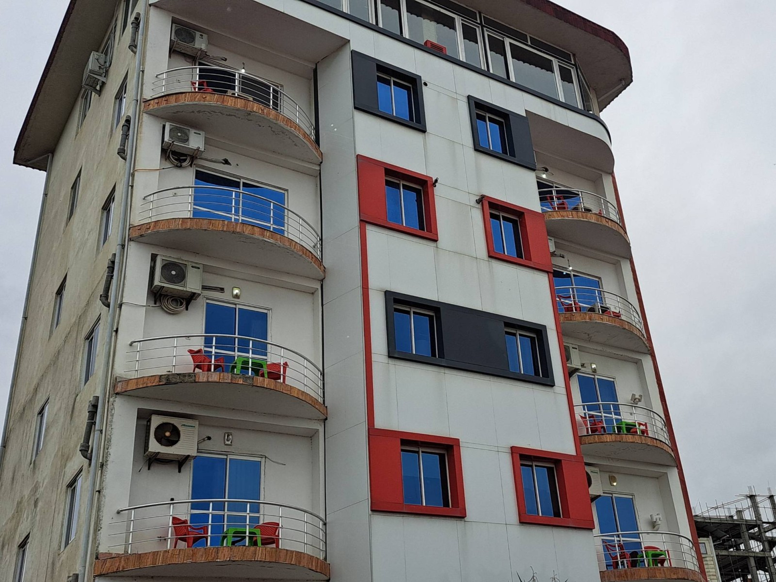 نمای بیرونی ساختمان