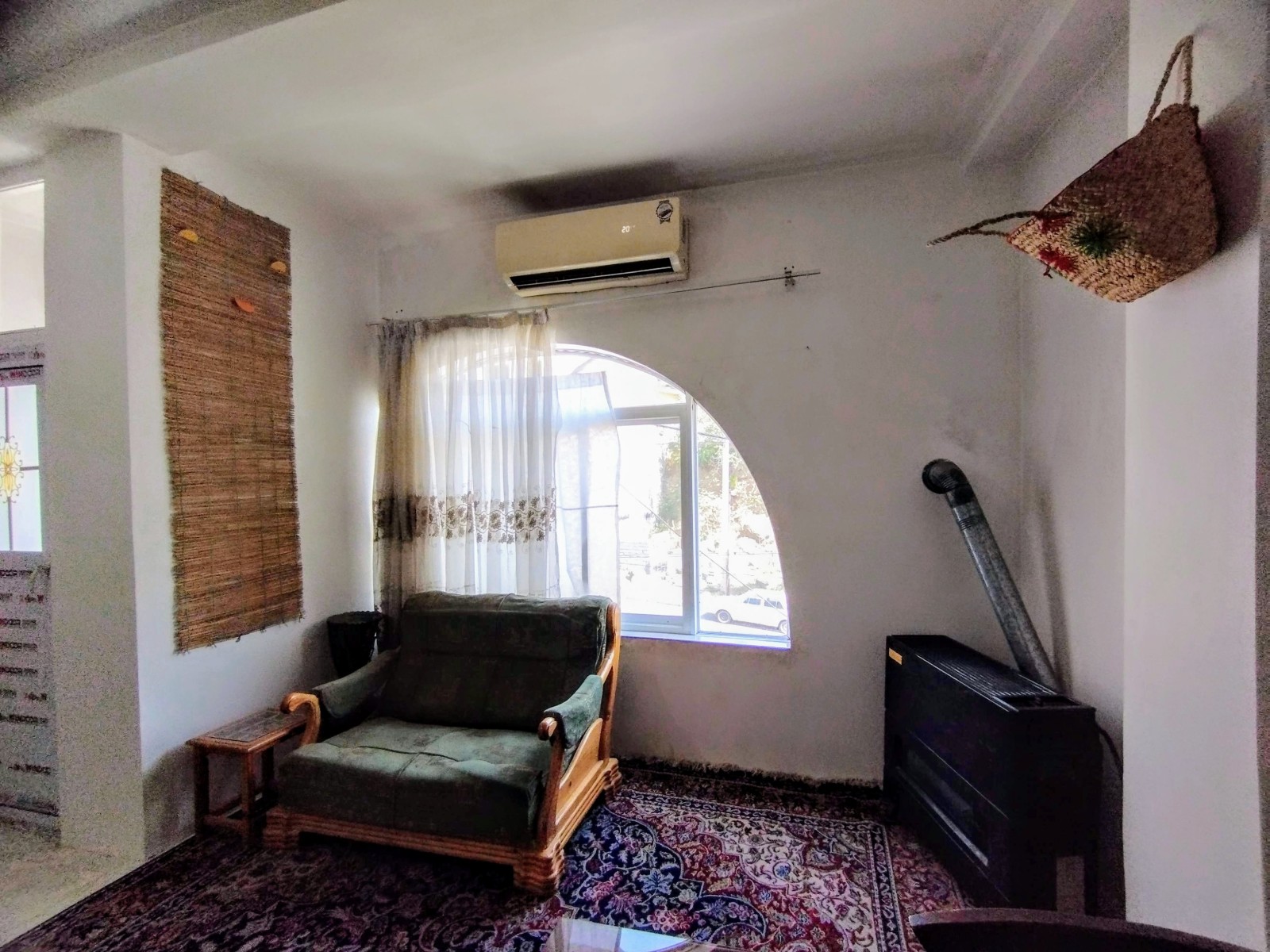 نصب کولر اسپلیت در داخل اقامتگاه