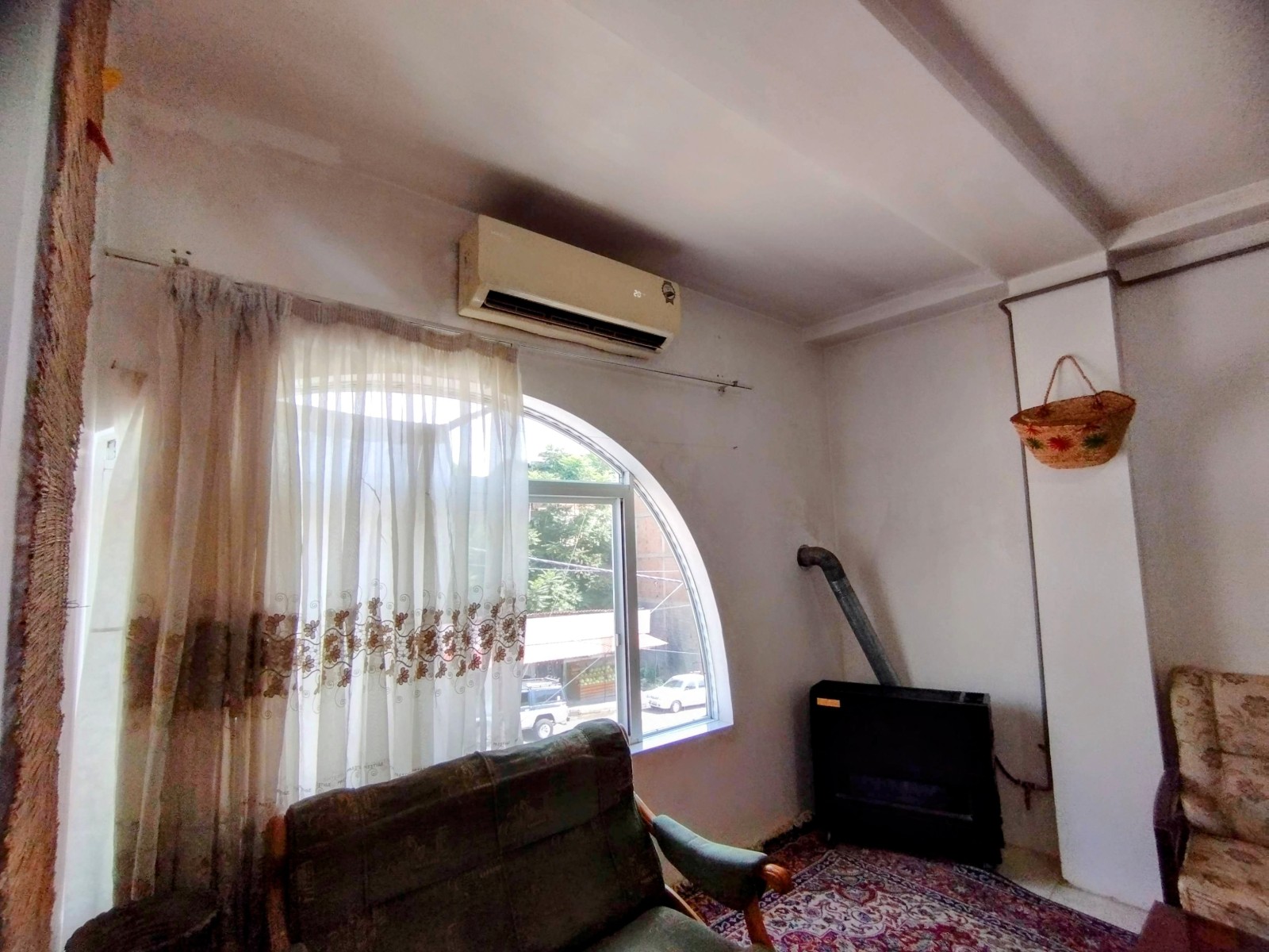 نصب کولر اسپلیت در داخل اقامتگاه