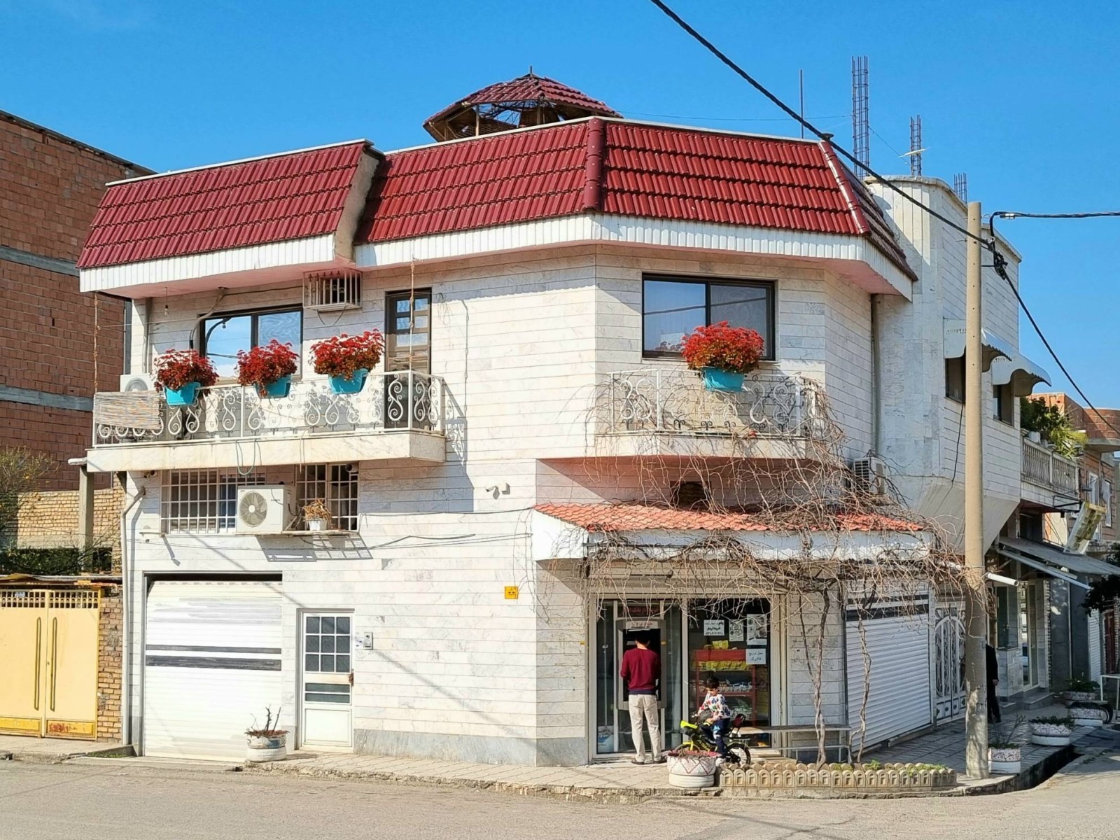 نمای بیرونی ساختمان